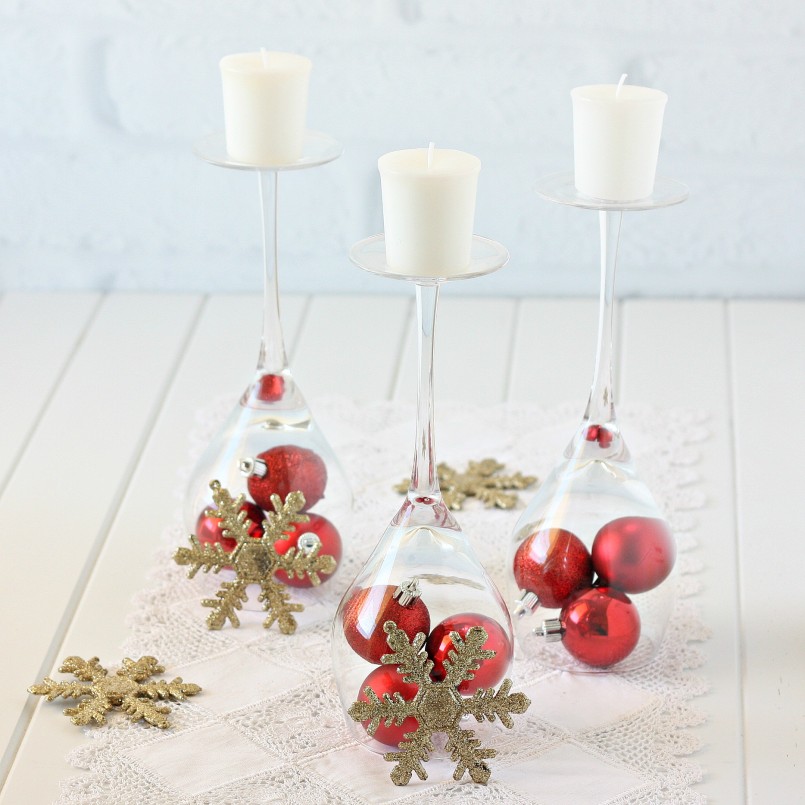 Wineglass-and-votives-christmas-ornamental_simple-gold-snowflake-red-ball-ornemental-candle-holder_slim-glass-christmas-candle-holder-decoration-for-party-805x805