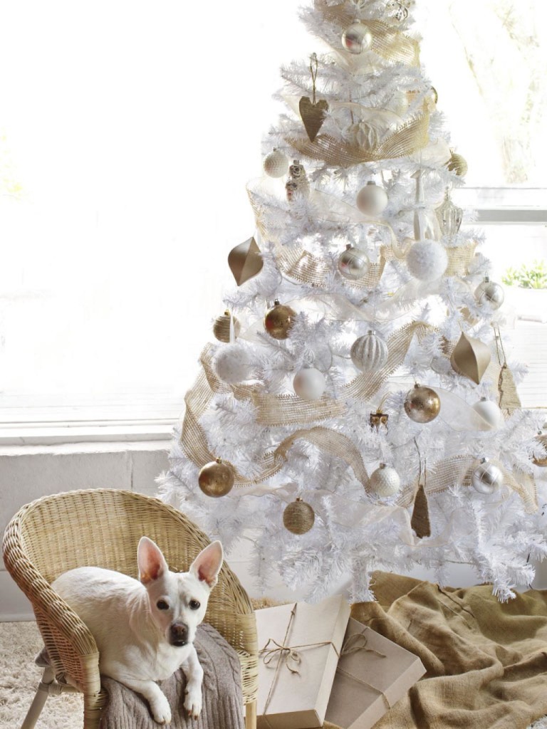 Decorating-a-white-christmas-tree-2015-768x1024